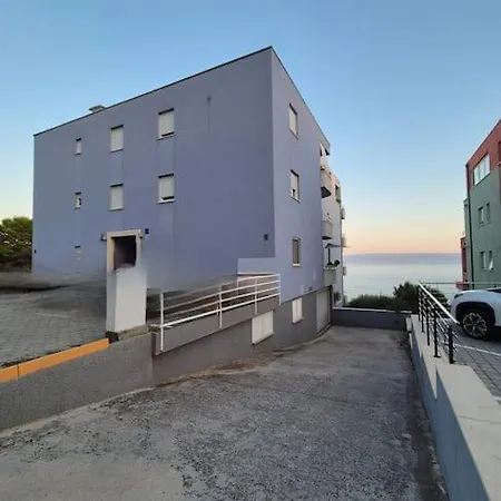 St Damian Sea View Apartmán *