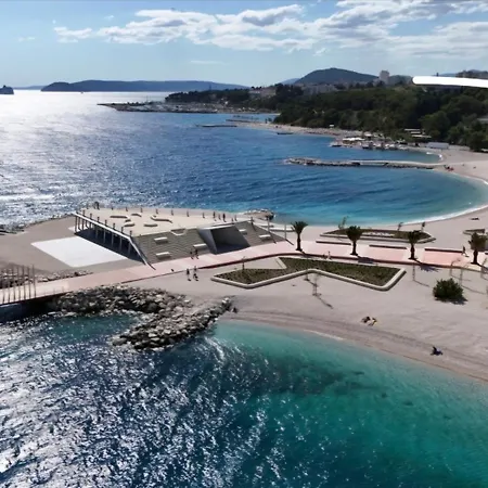 St Damian Sea View 아파트