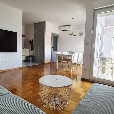 St Damian Sea View 아파트 *